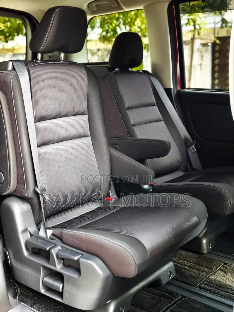 Nissan Serena 2020 Maroon