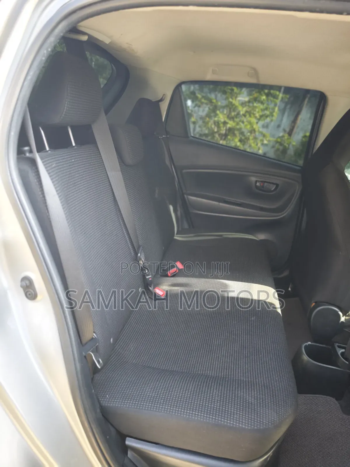 Toyota Vitz 2018 Silver