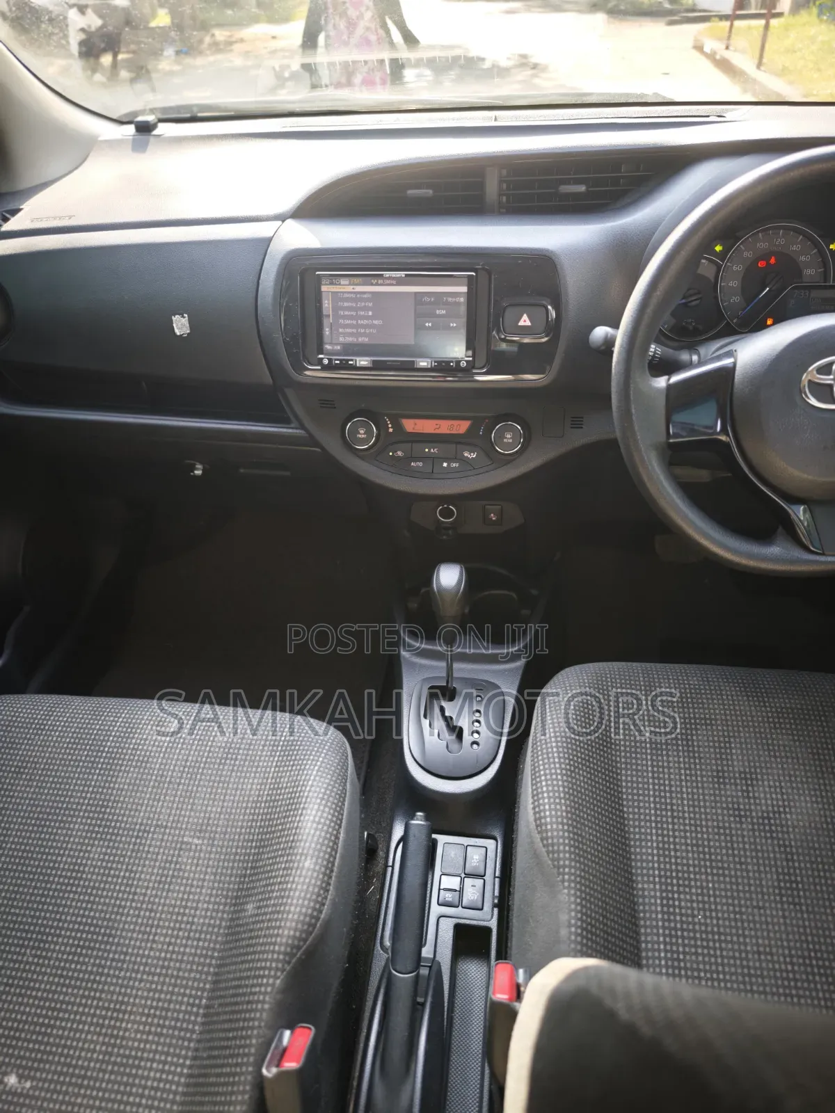Toyota Vitz 2018 Silver