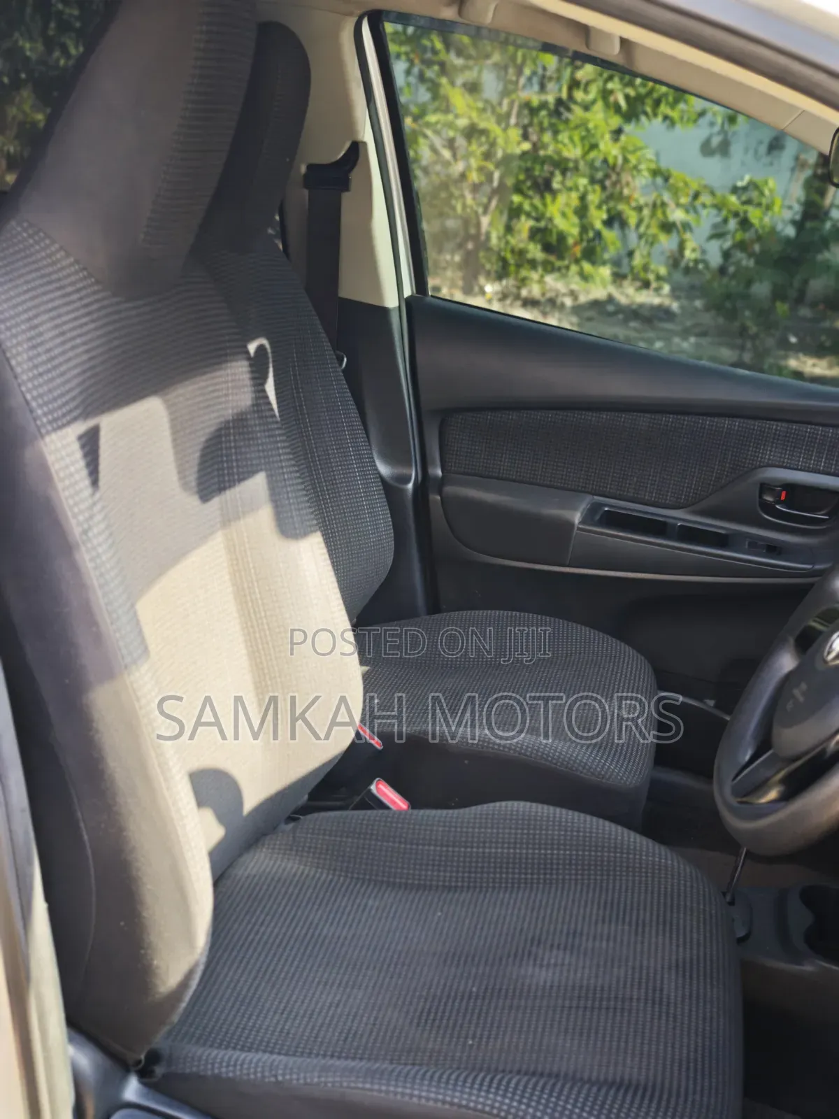 Toyota Vitz 2018 Silver