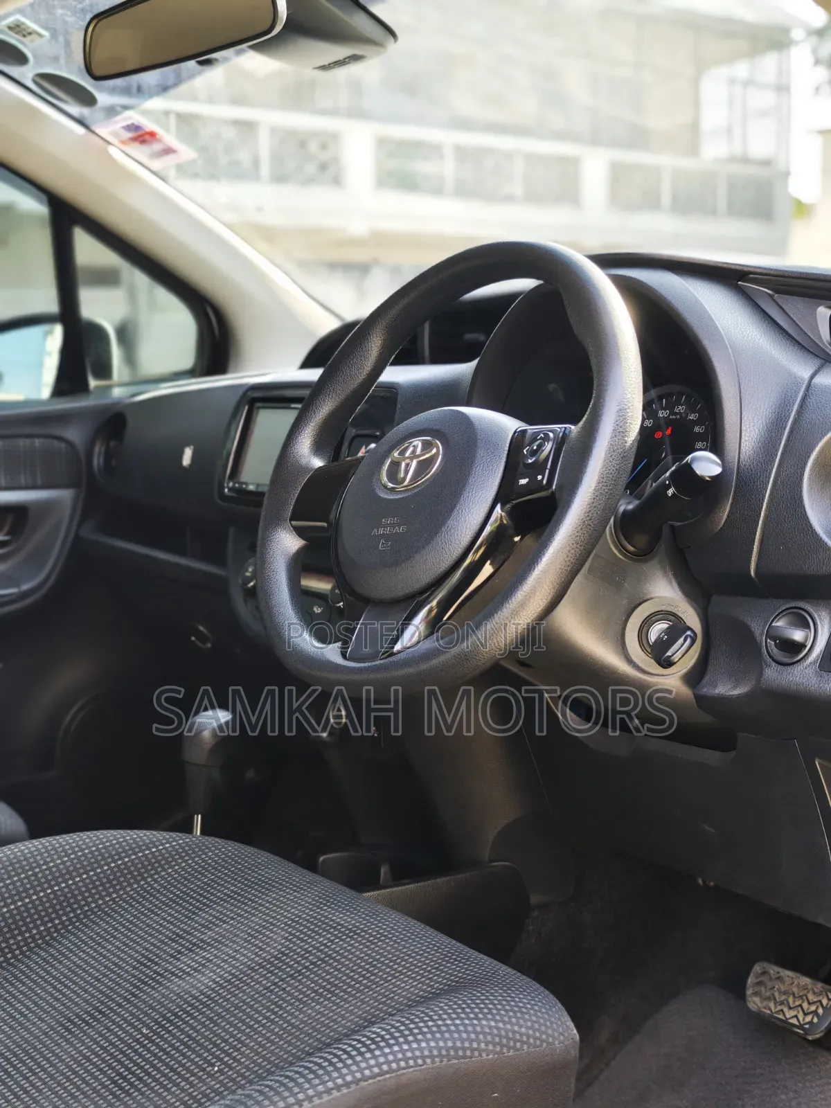 Toyota Vitz 2018 Silver