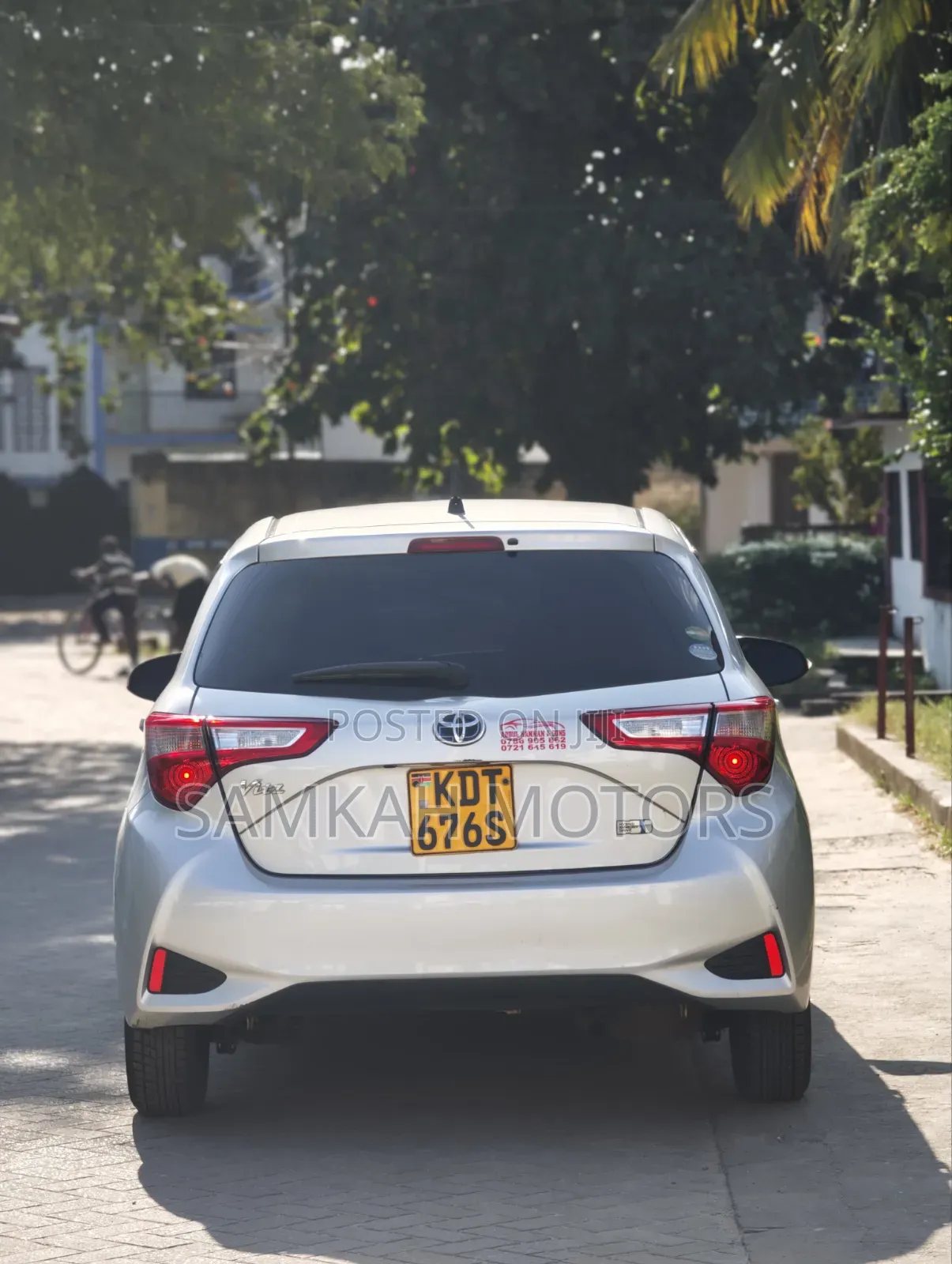 Toyota Vitz 2018 Silver