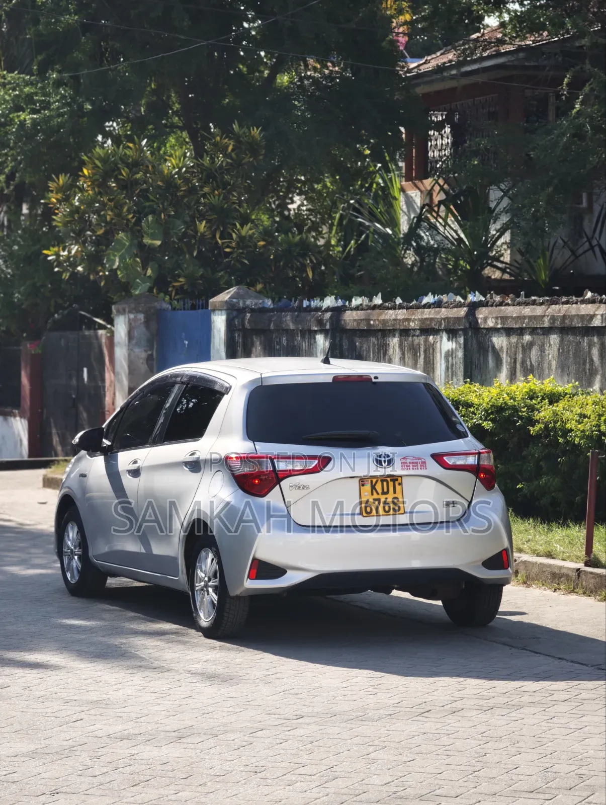 Toyota Vitz 2018 Silver