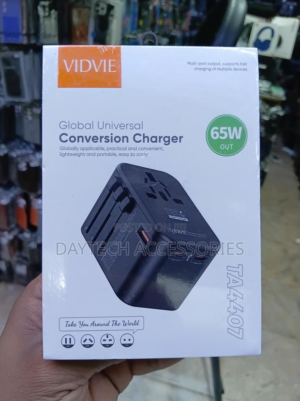 The Vidvie TA4407 Global Universal Conversion Charger - 65W