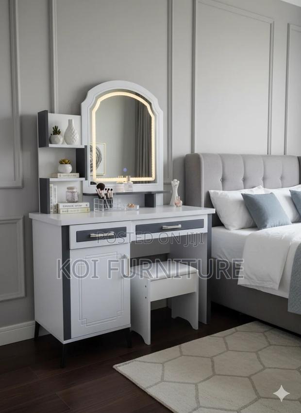 Dressers; Dressing Room Modern Make Up Vanity Set