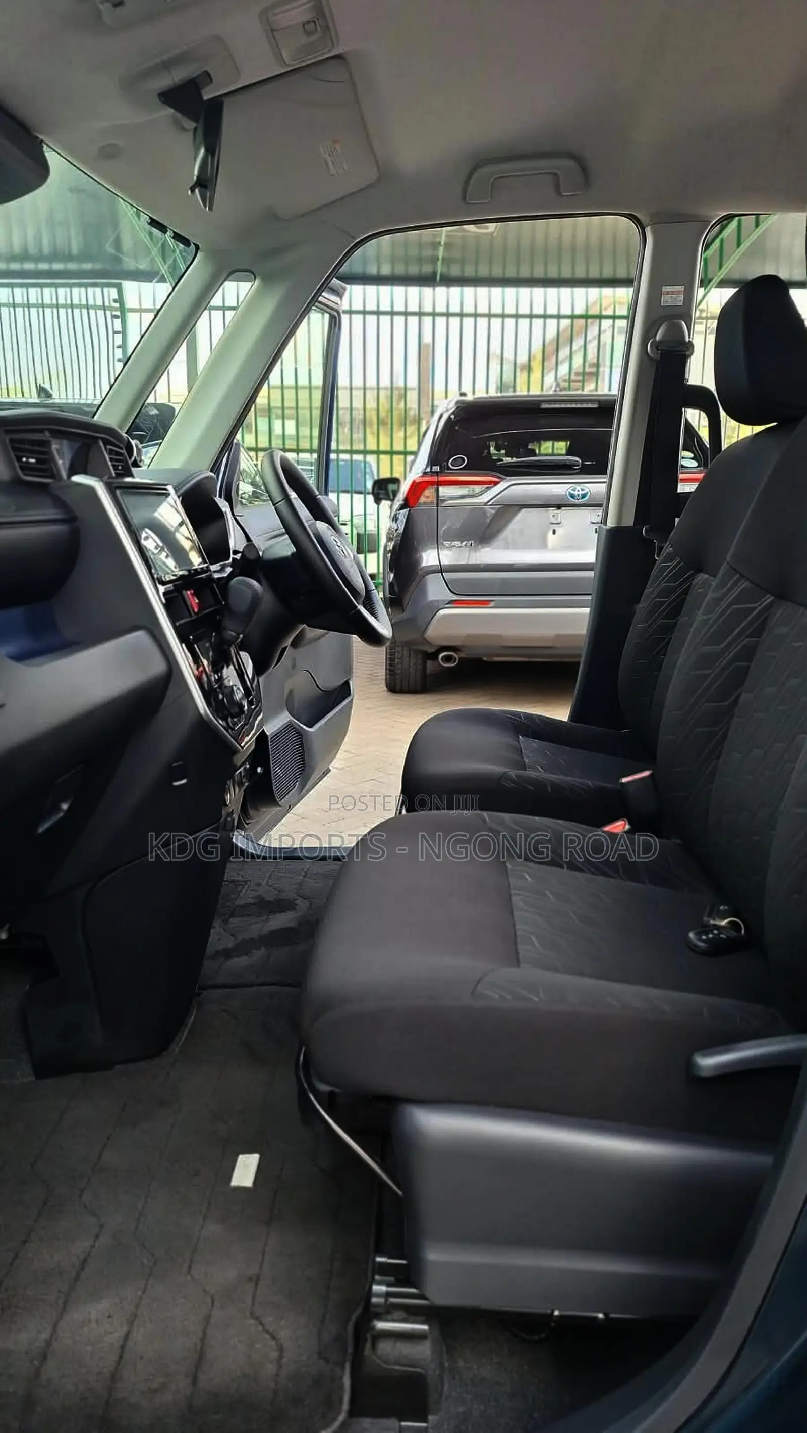 Toyota Roomy 2019 Blue