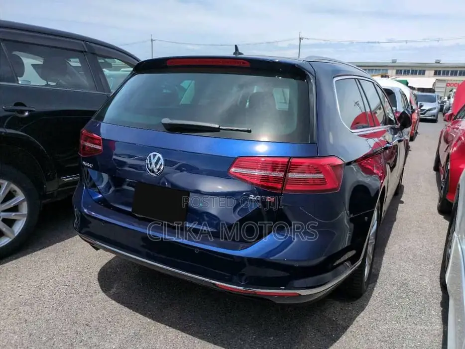Volkswagen Passat 2019 Blue