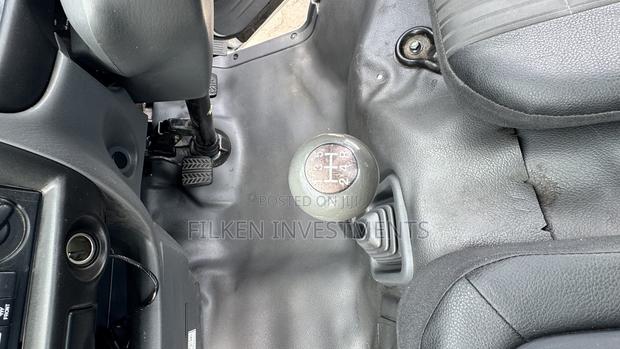 Mazda Bongo Manual Petrol - thumbnail 3