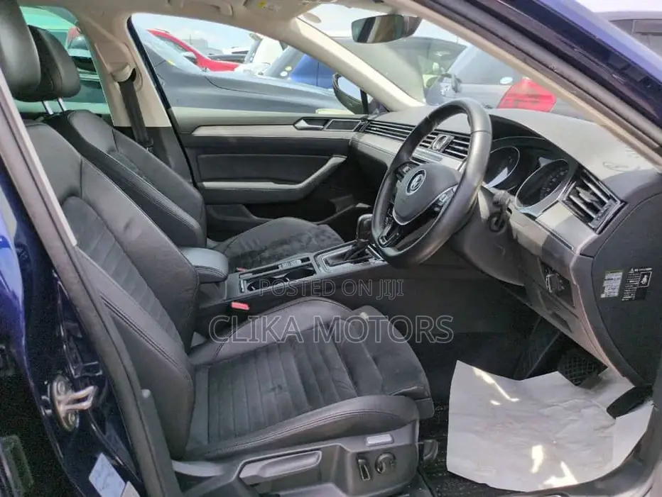 Volkswagen Passat 2019 Blue