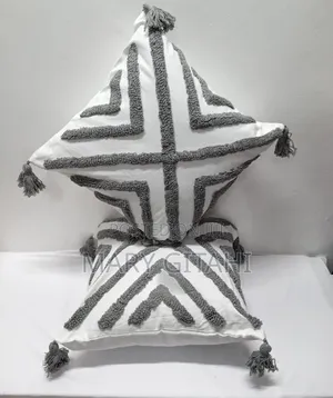 Tufted Boho Cushion Cover Size* : 45*45 Cm
