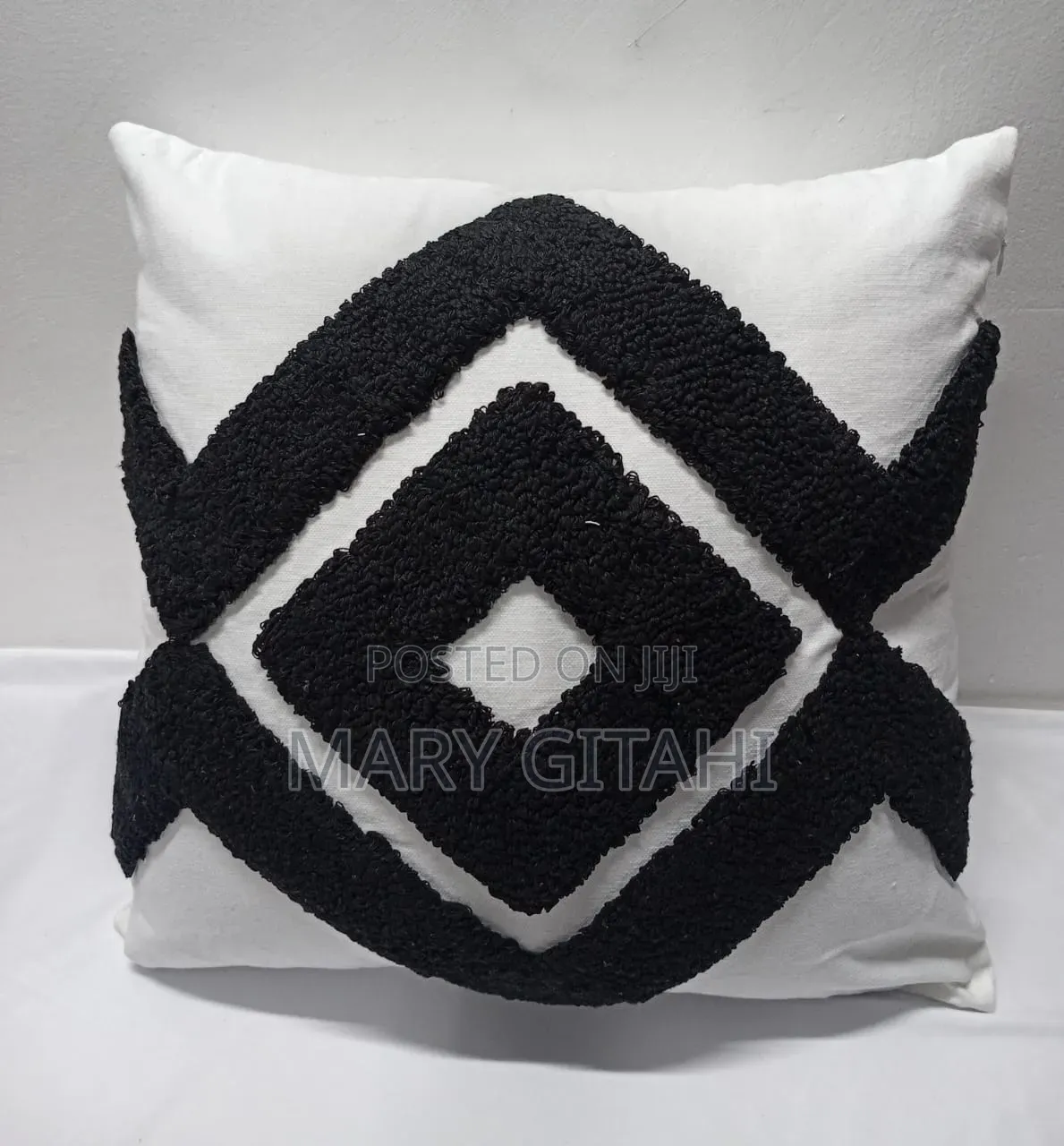 Tufted Boho Cushion Cover Size* : 45*45 Cm