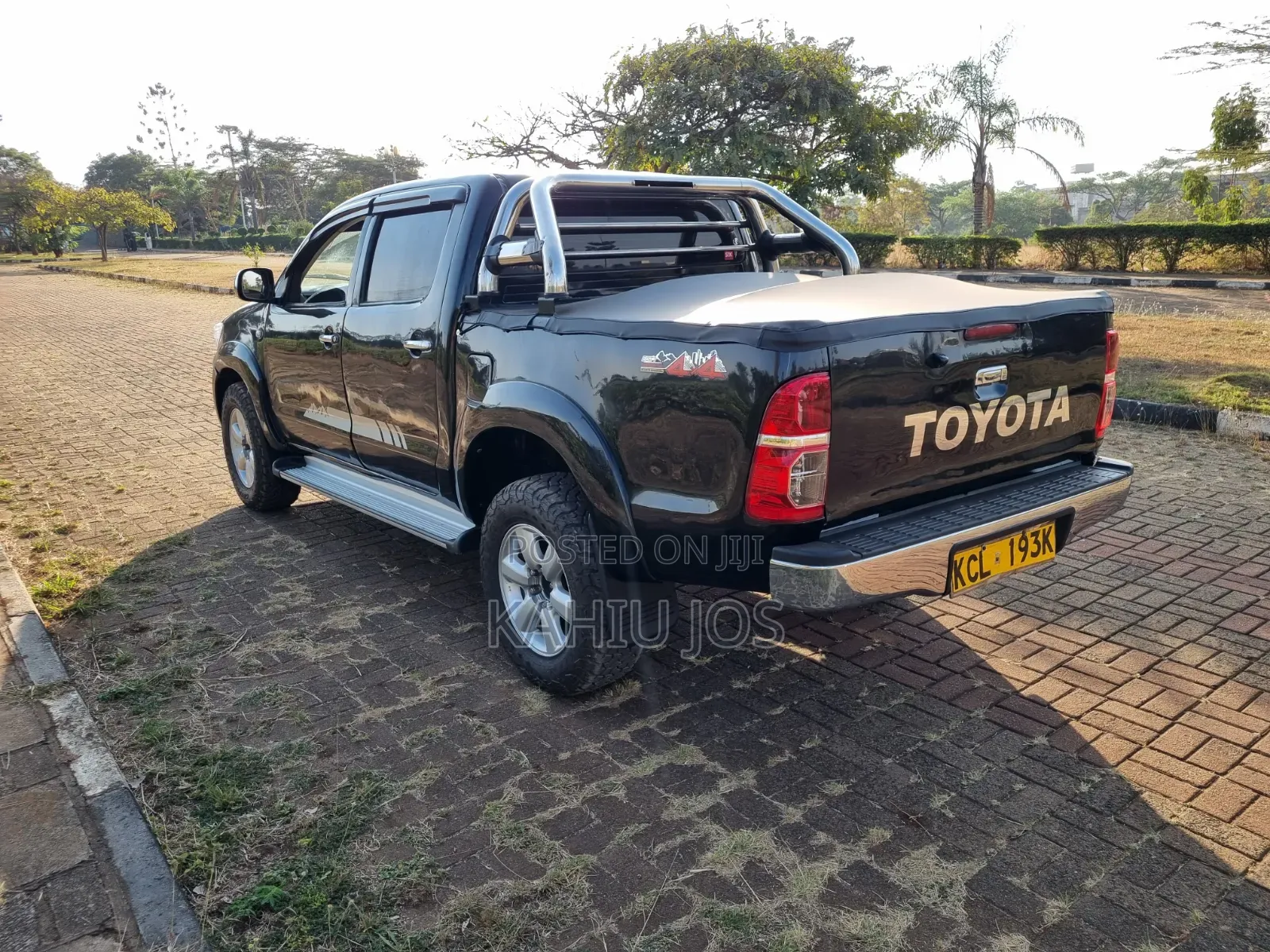 Toyota Hilux 2010 Black