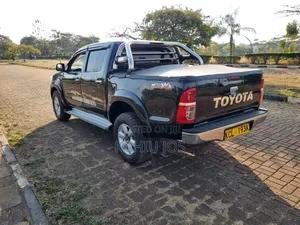 Toyota Hilux 2010 Black