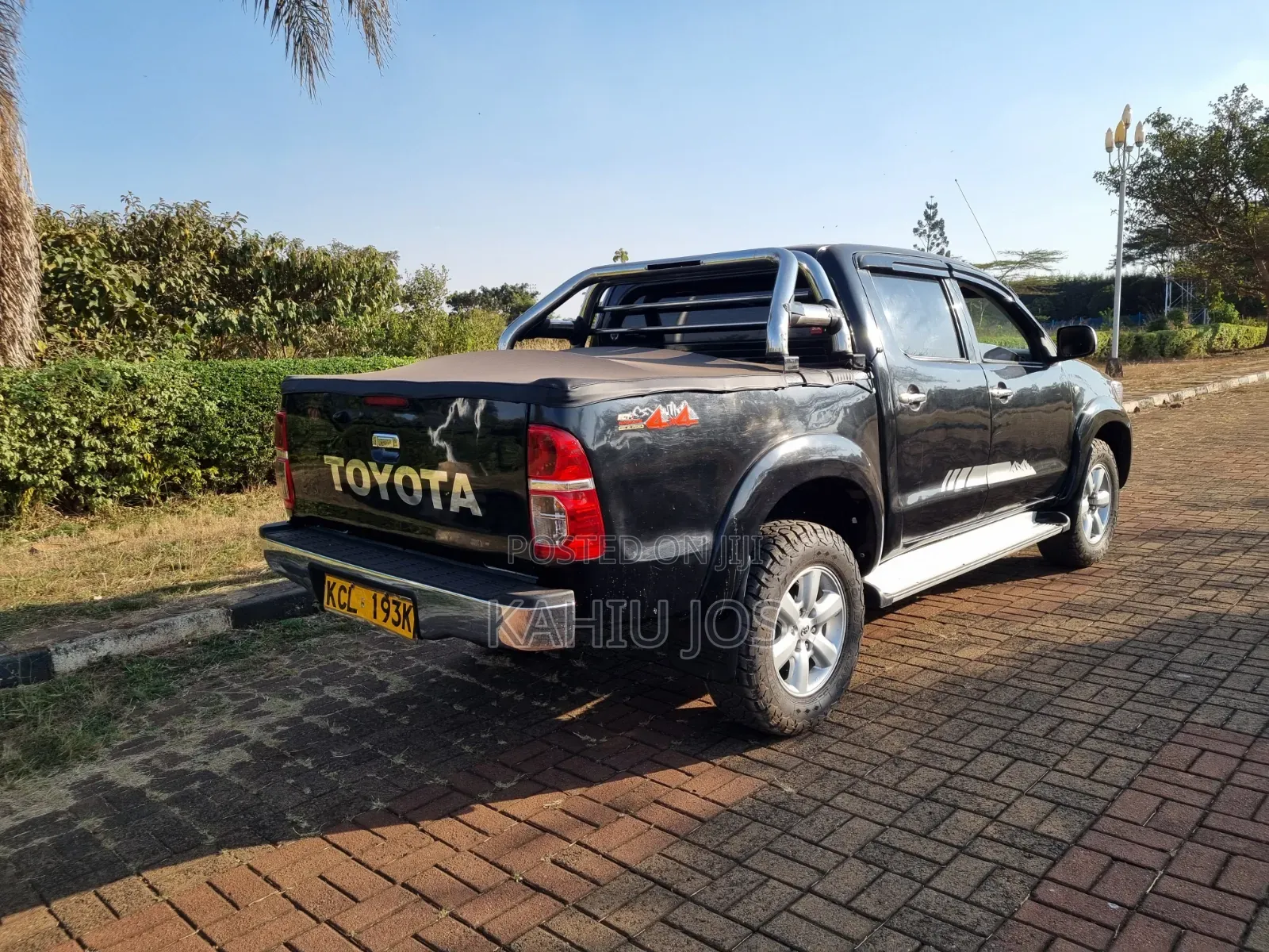 Toyota Hilux 2010 Black
