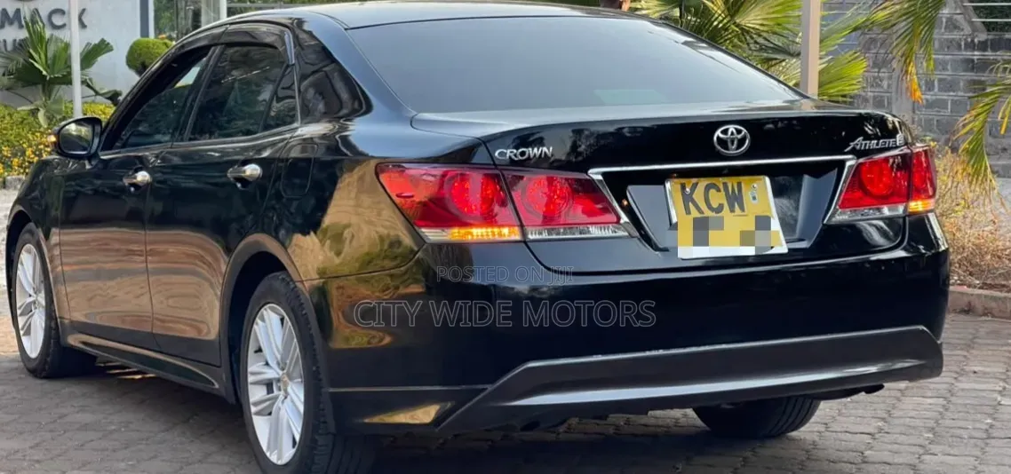 Toyota Crown 2013 Black