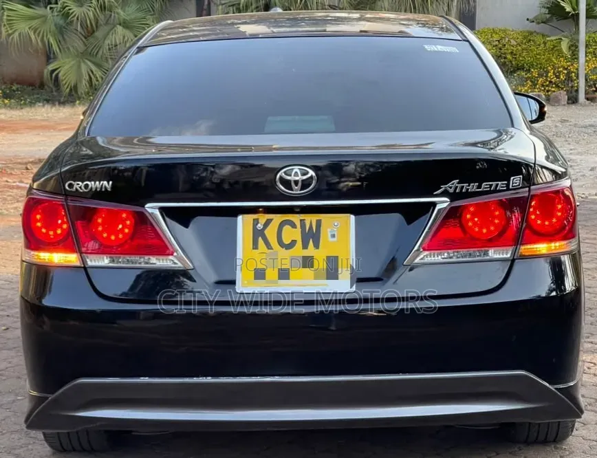 Toyota Crown 2013 Black