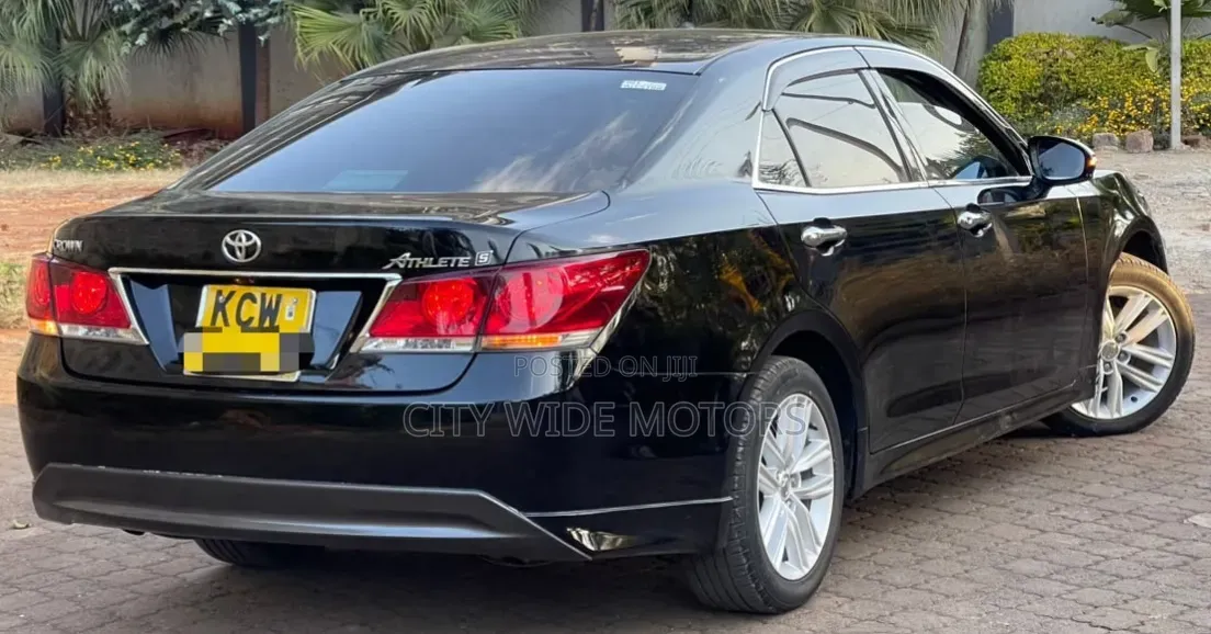 Toyota Crown 2013 Black