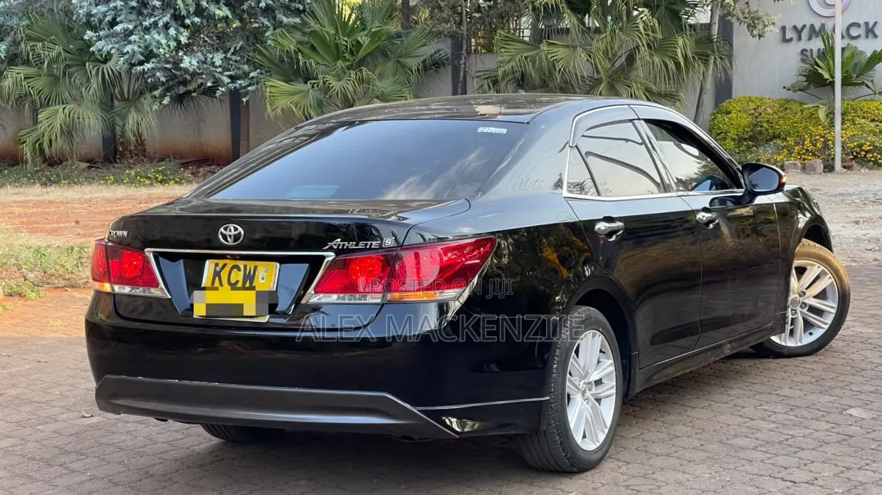 Toyota Crown 2013 Black