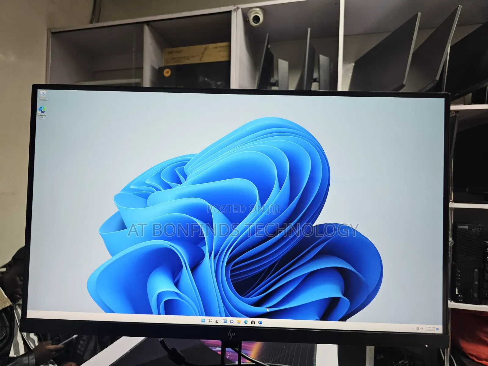 HP P22h G4 22 Inch Monitor Edge to Edge
22 Inch Monitor
Full