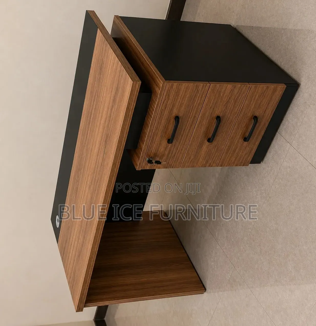 Modern Executive Office Desk With 3 Drawers