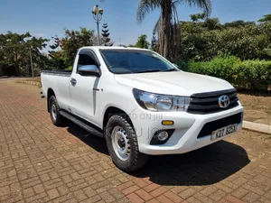 Toyota Hilux 2025 White