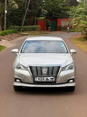 Toyota Crown 2017 Silver