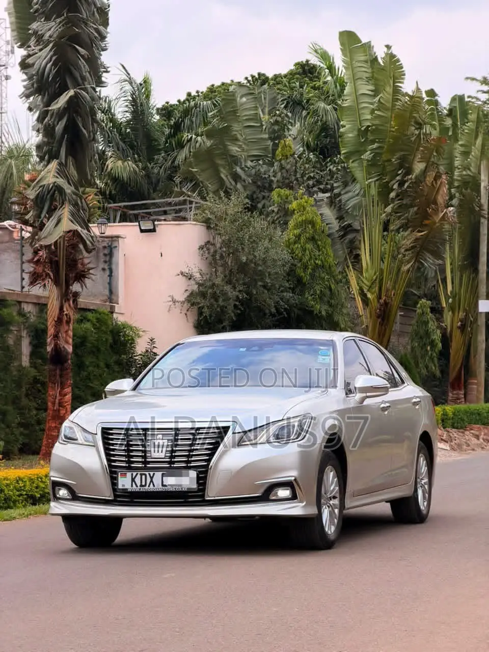 Toyota Crown 2017 Silver