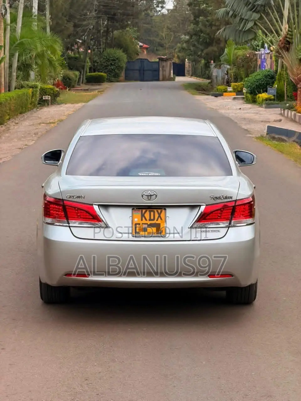 Toyota Crown 2017 Silver