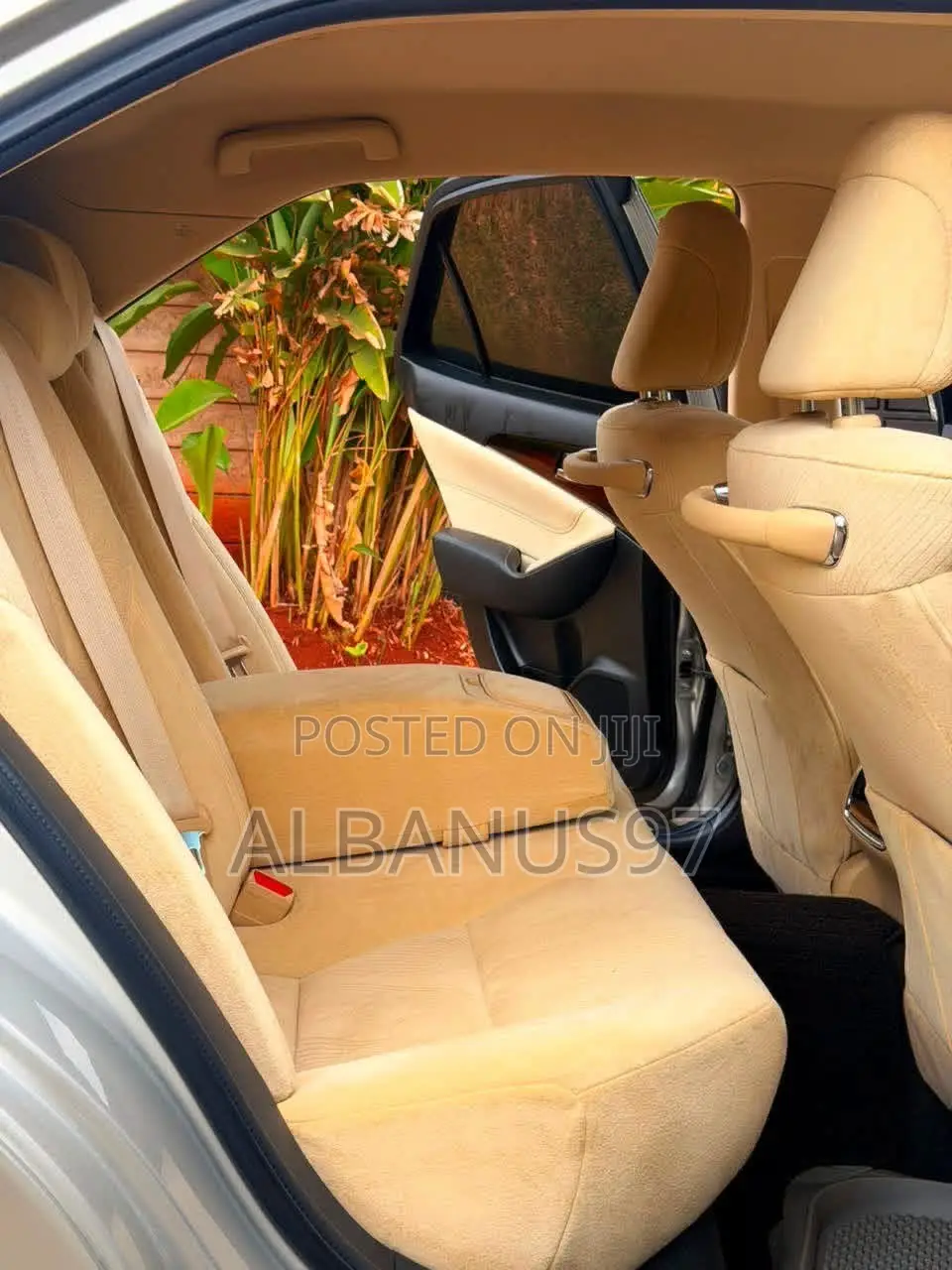 Toyota Crown 2017 Silver