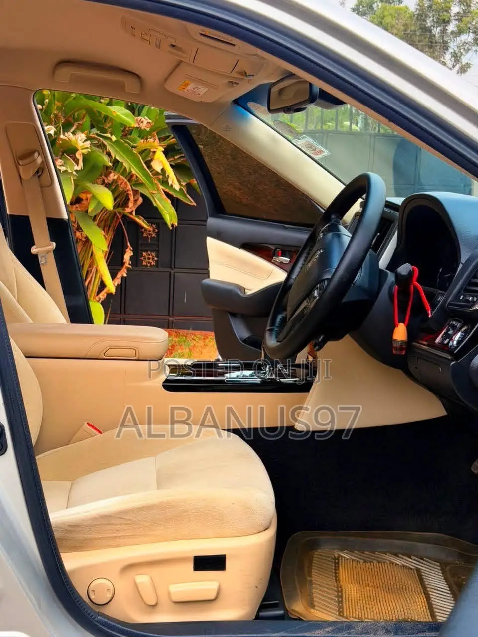 Toyota Crown 2017 Silver