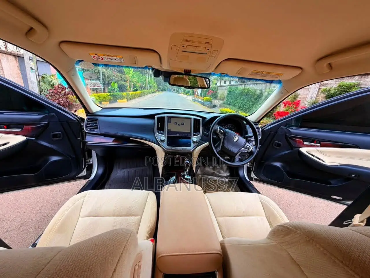 Toyota Crown 2017 Silver