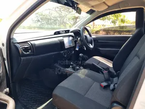 Toyota Hilux 2025 White