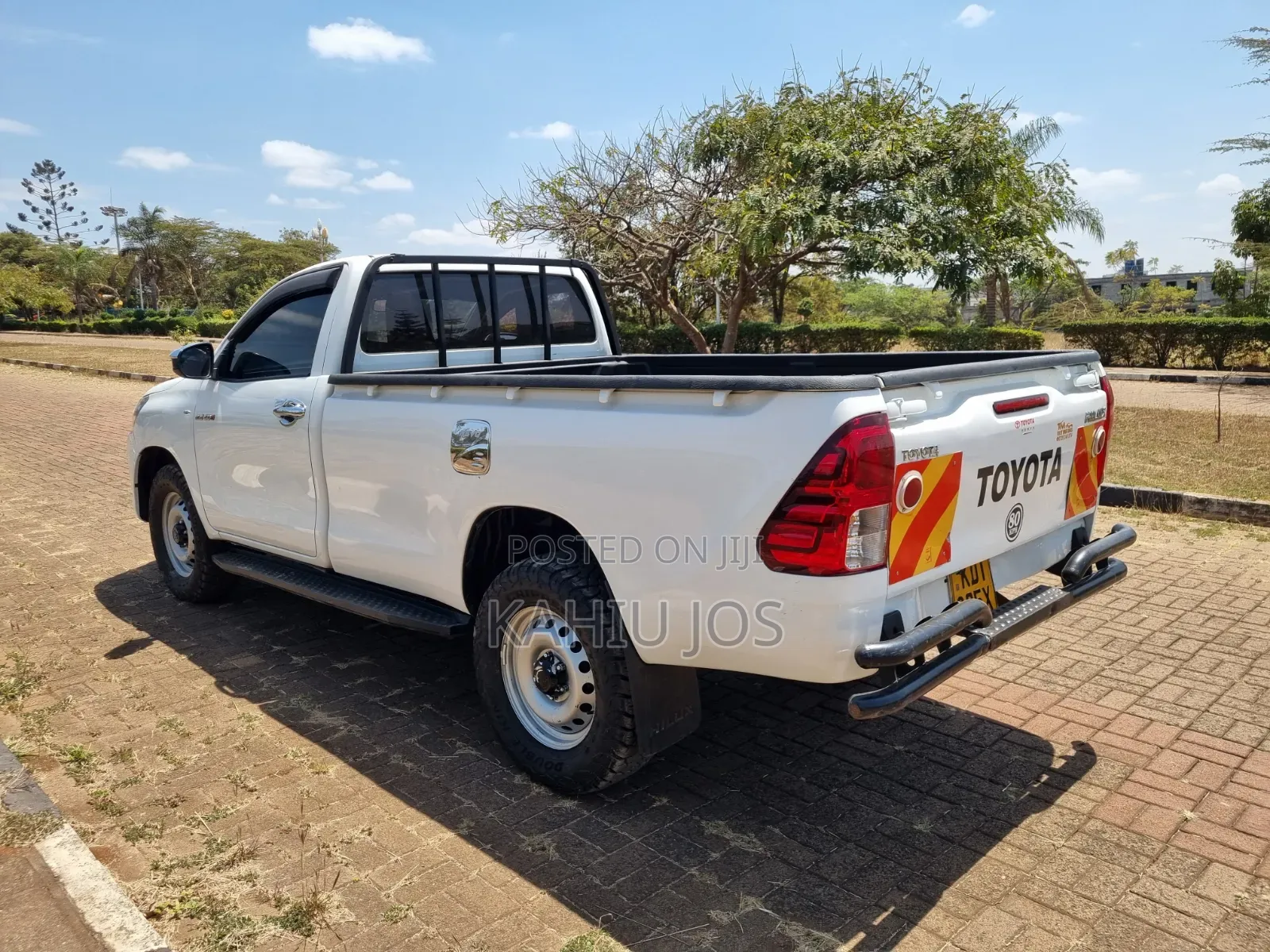 Toyota Hilux 2025 White