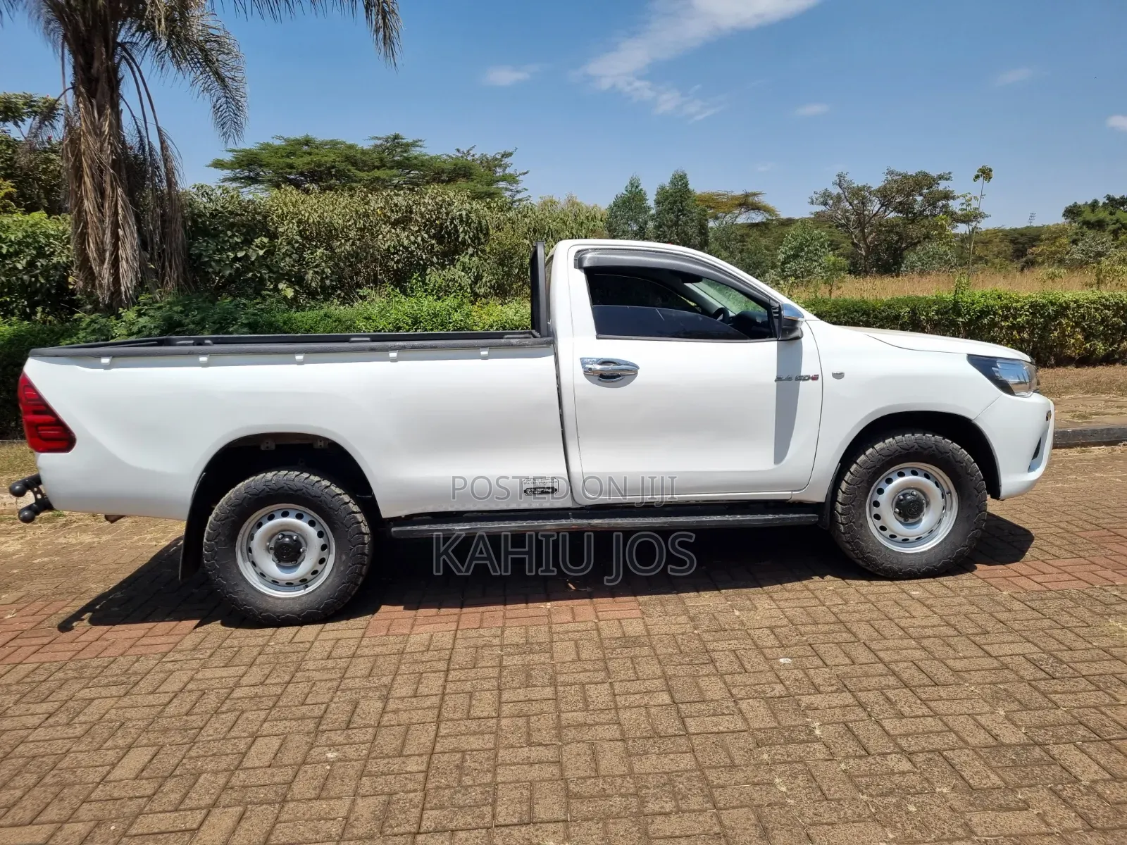 Toyota Hilux 2025 White