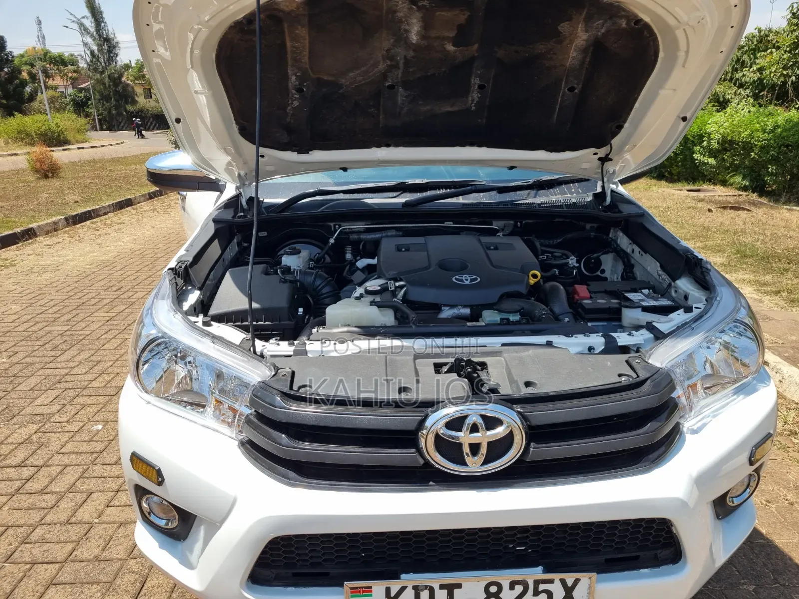 Toyota Hilux 2025 White