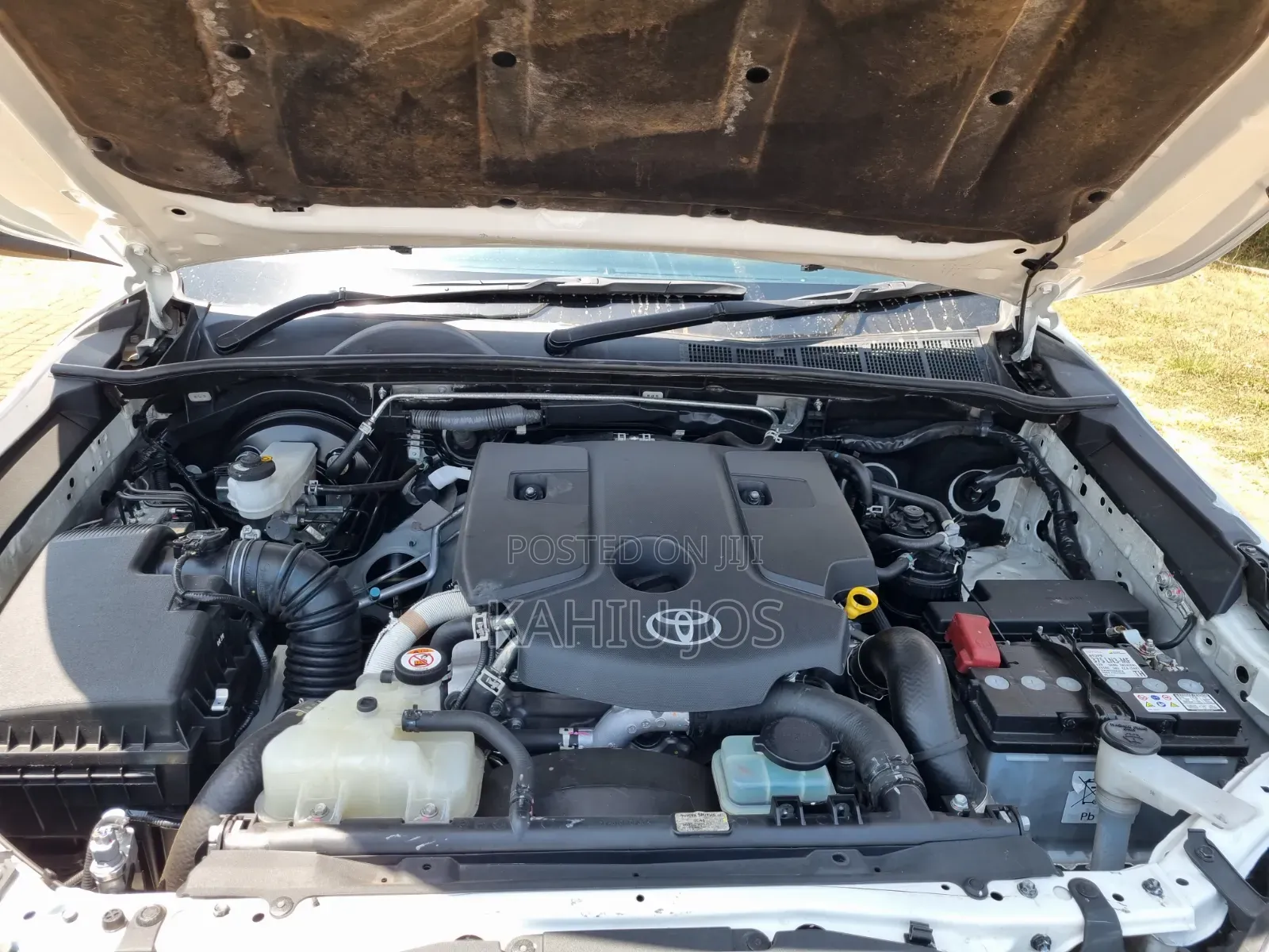 Toyota Hilux 2025 White
