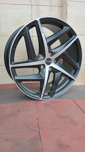 Rim Size 22" Range Rover Vogue