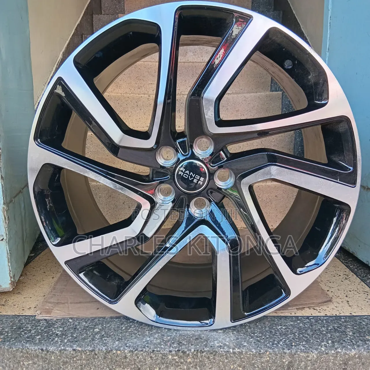 Rim Size 22" Range Rover Vogue