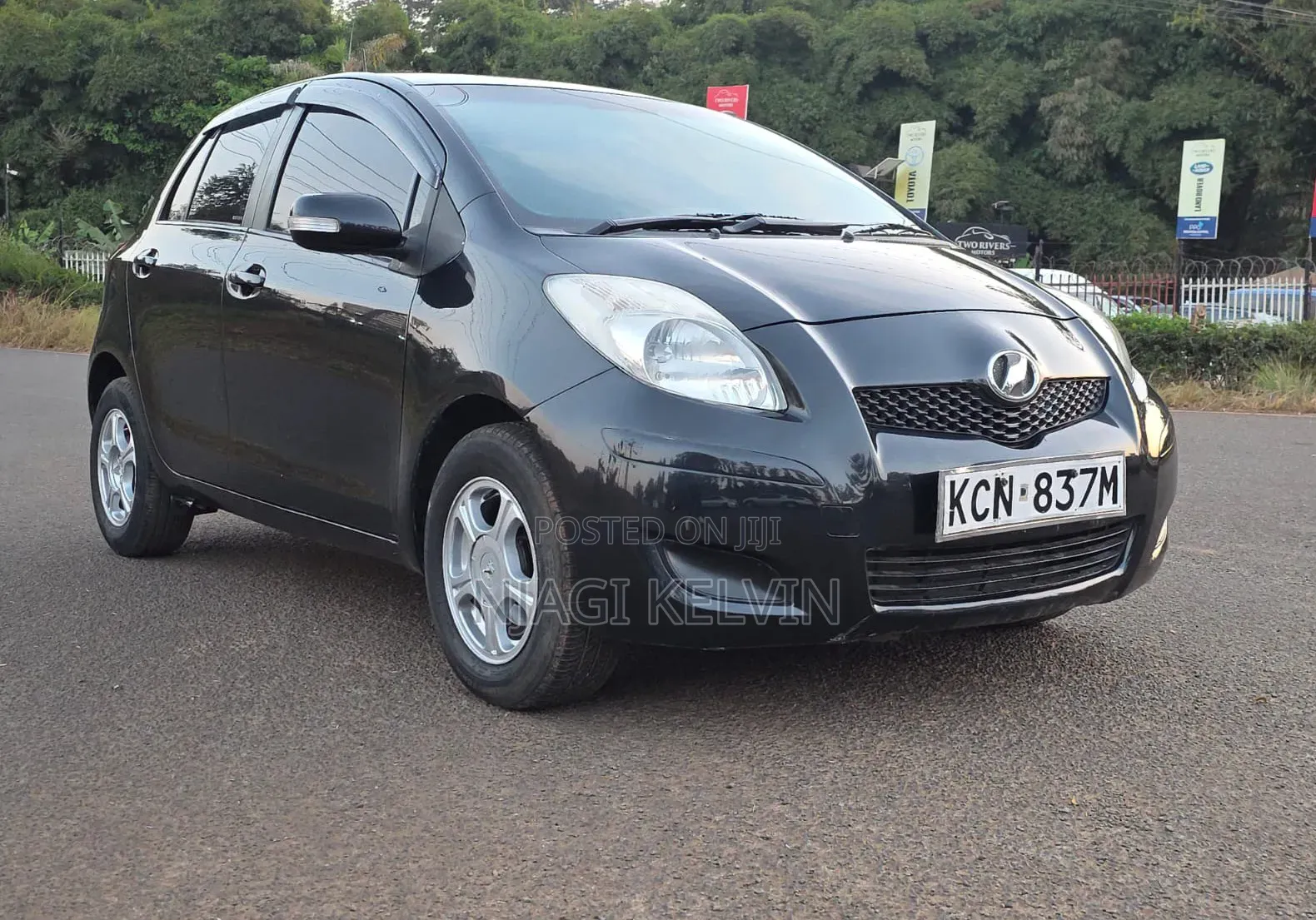 Toyota Vitz 2010 Black