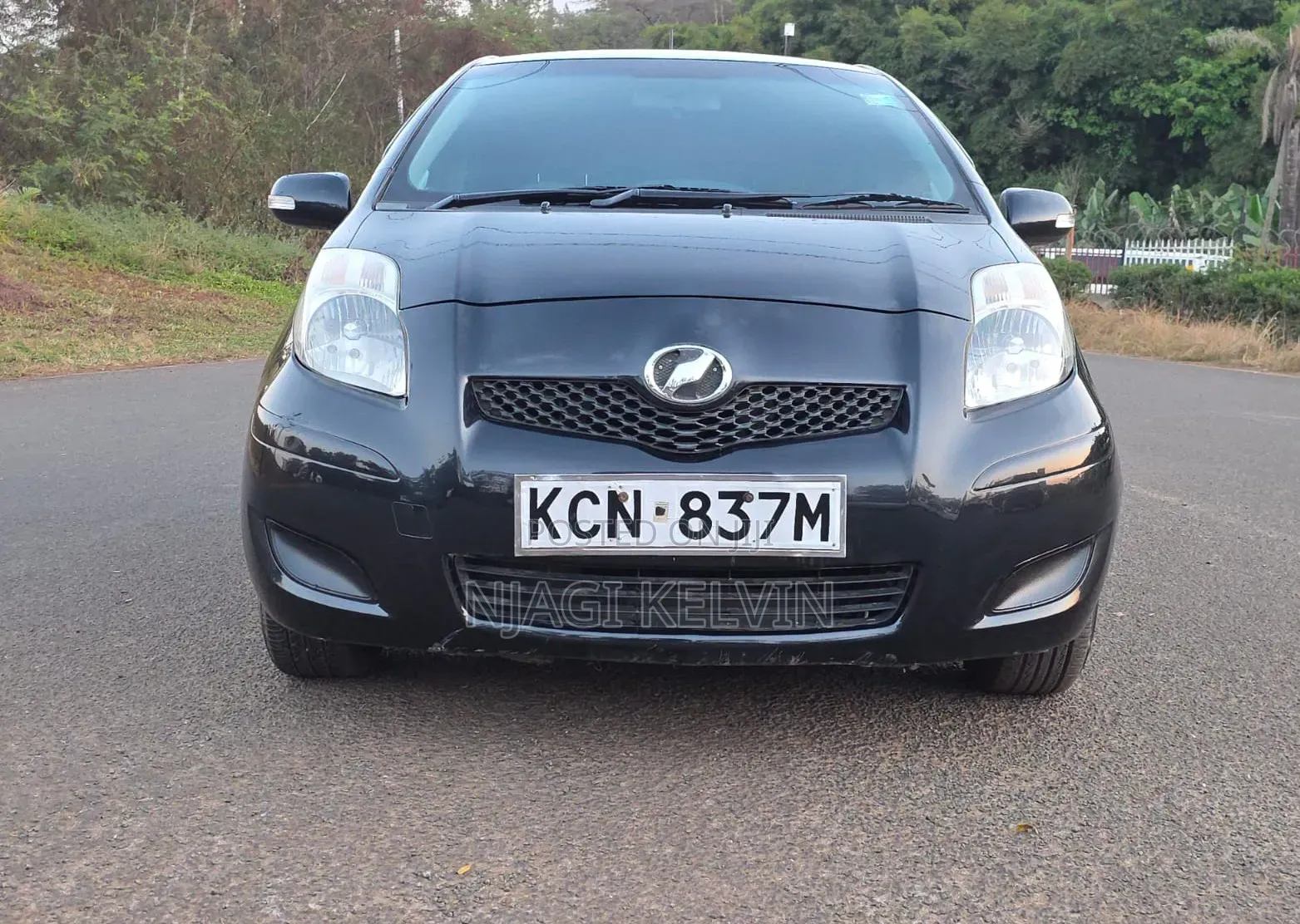 Toyota Vitz 2010 Black