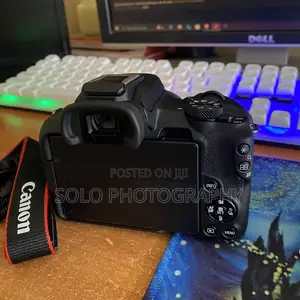 Canon R50 With 18-45mm Kit Lens