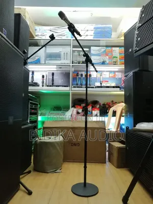 Heavy-Duty Round Base Microphone Stand