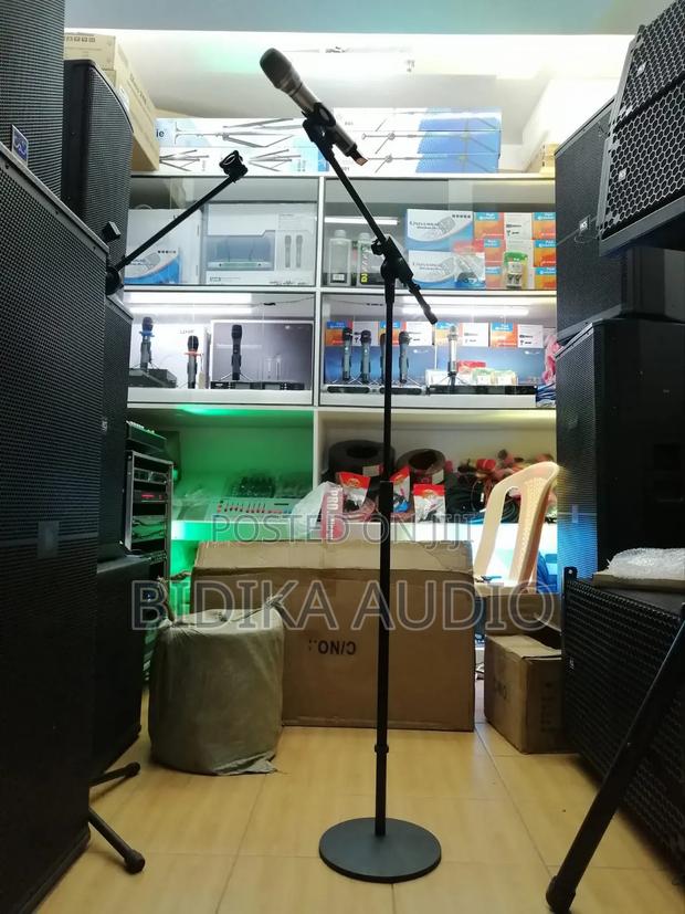 Heavy-Duty Round Base Microphone Stand