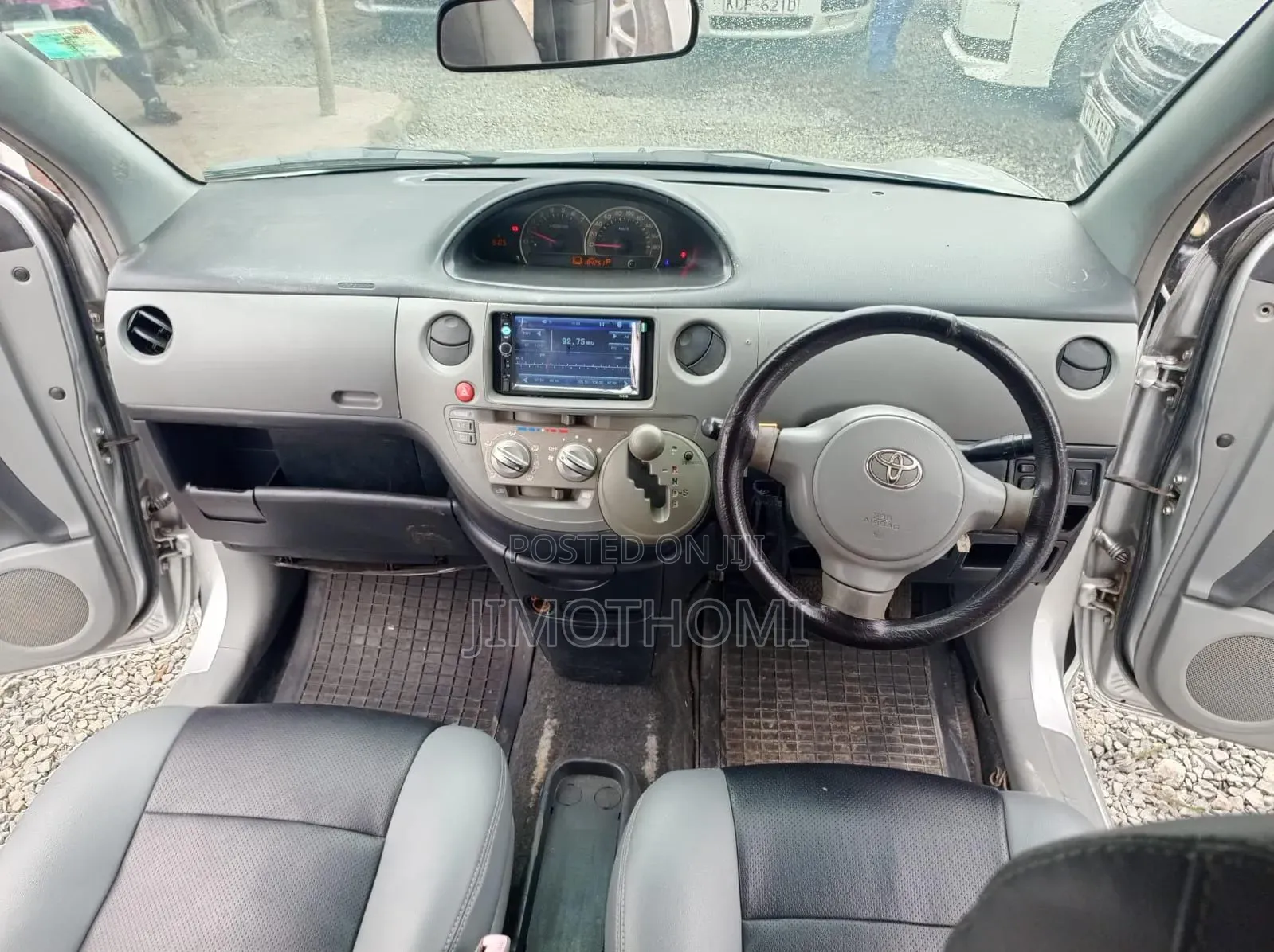Toyota Sienta 2007 Silver