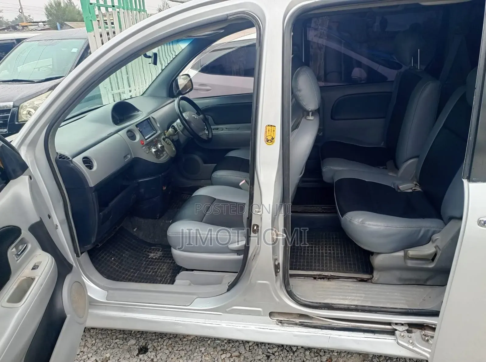 Toyota Sienta 2007 Silver