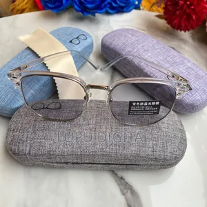PHOTOCROMATIC SUNGLASSES (Sunnies Only)
Sunnies+casing+wipe)