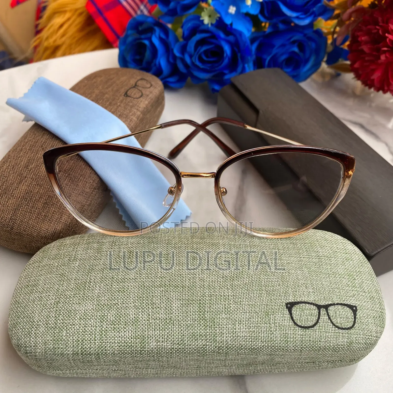 PHOTOCROMATIC SUNGLASSES (Sunnies Only)
Sunnies+casing+wipe)