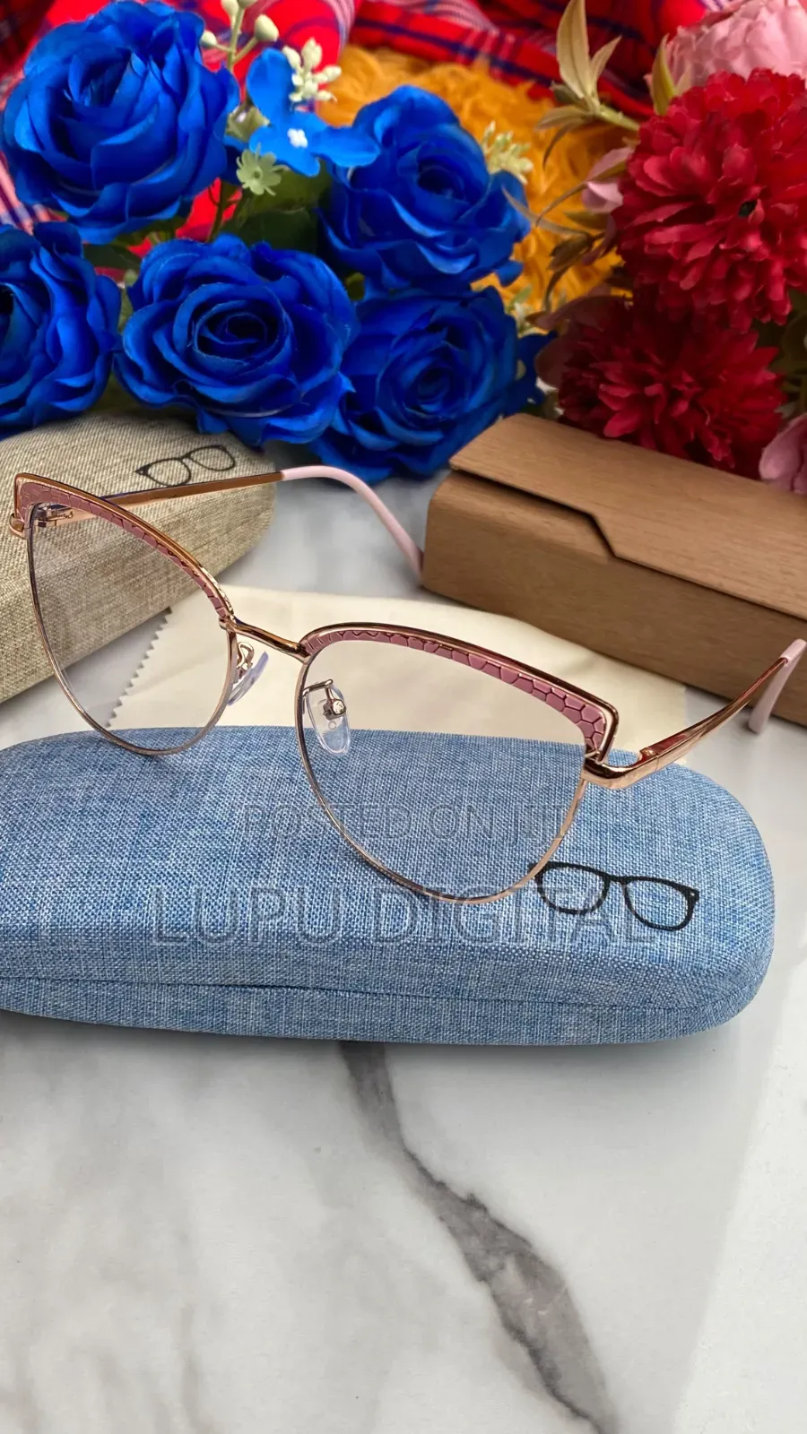 PHOTOCROMATIC SUNGLASSES (Sunnies Only)
Sunnies+casing+wipe)