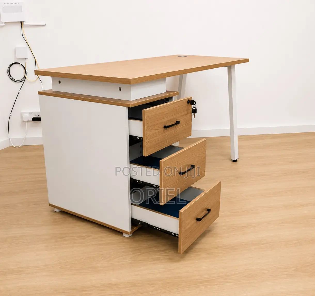 Office Desk : 1.4m Employee Work Desk