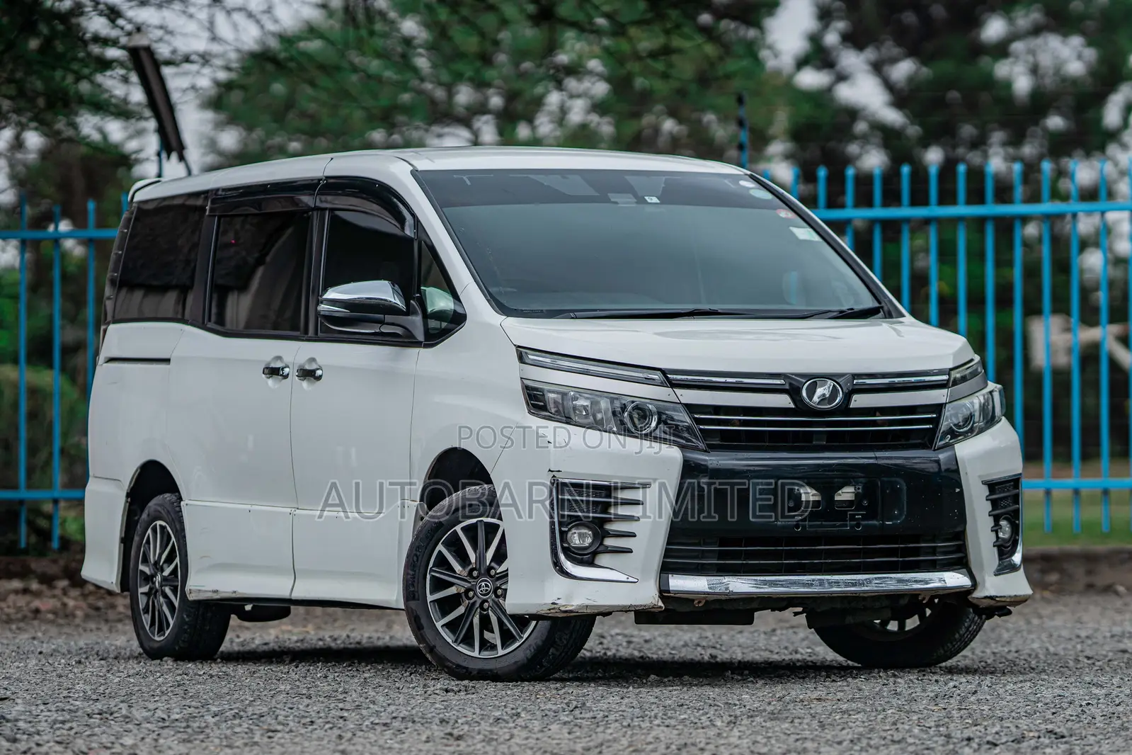 Toyota Voxy 2016 Pearl